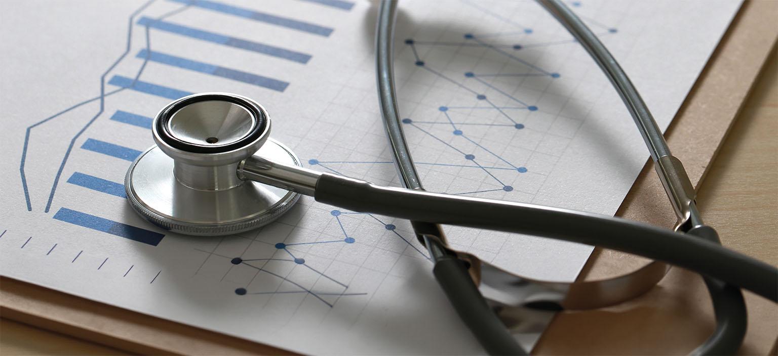 Máster Universitario Online en Economía de la Salud y del Medicamento. oscultador sobre informe estadístico