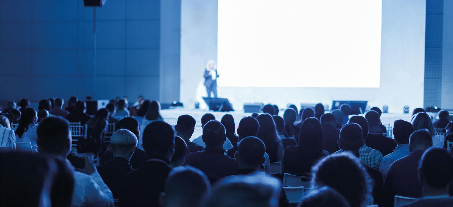 Postgrado en Comunicación Corporativa.